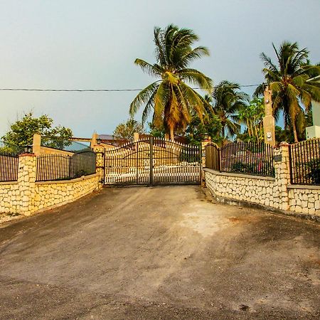 Sunshine Lodge: Your Home Away From Home Montego Bay Exterior foto