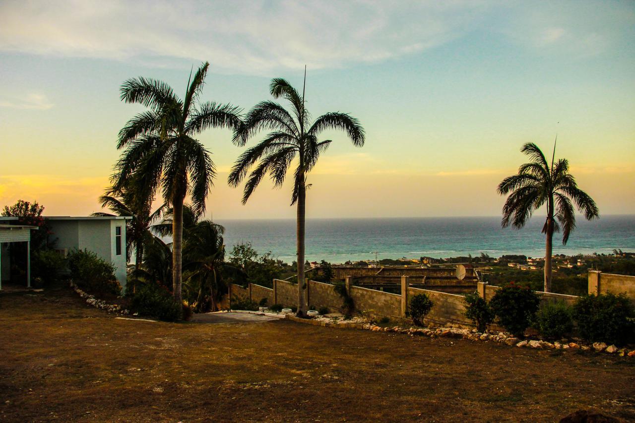 Sunshine Lodge: Your Home Away From Home Montego Bay Exterior foto